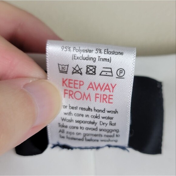 AYM New York Solid White Zip Front Sleeveless Playsuit - Picture 8 of 12